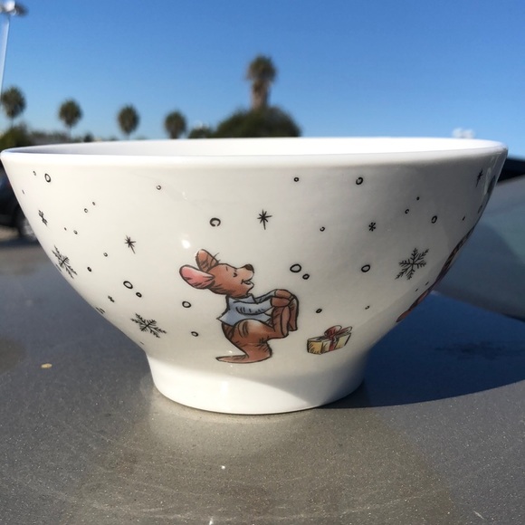 4 Winnie the Pooh Christmas Bowls - Picture 5 of 6